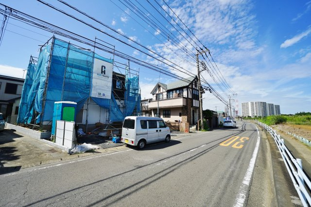 【横浜市瀬谷区上瀬谷町37-7新築戸建て】★仲介手数料無料★（上瀬谷小学校・瀬谷中学校）の前面道路含む現地写真