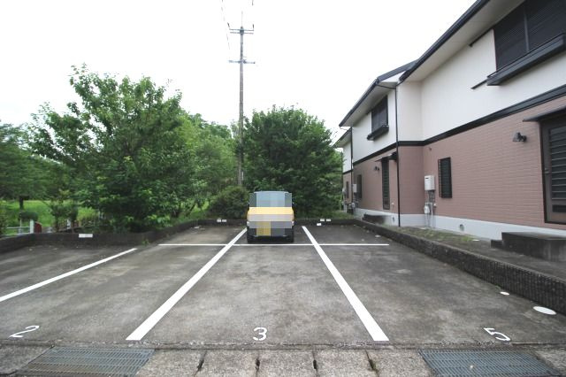 セゾンメルヴェーユ秋の駐車場|カースペースがあります