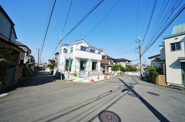 【横浜市旭区上白根１丁目28-3新築戸建て】★仲介手数料無料★（白根小学校・今宿中学校）の前面道路含む現地写真