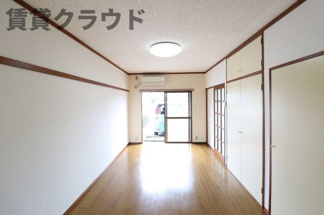 フラワーコーポの居間・リビング