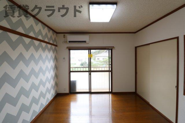 フラワーコーポの居間・リビング