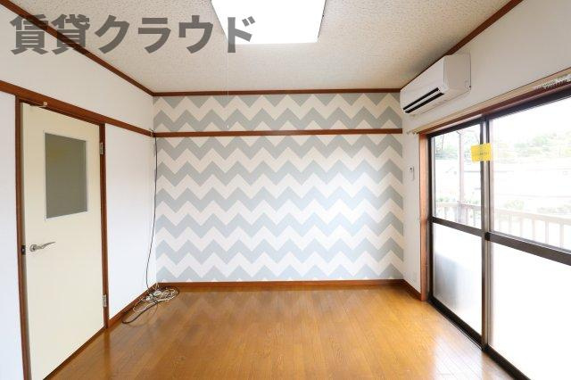 フラワーコーポの洋室