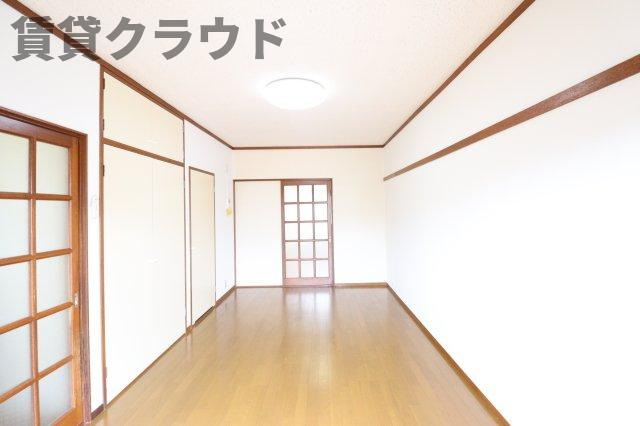 フラワーコーポの居間・リビング