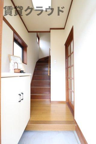 フラワーコーポの玄関