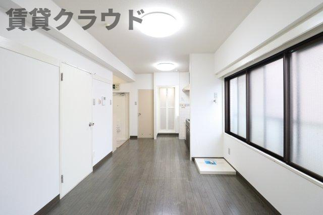 エヴァーグリーン本千葉の居間・リビング|ゆったりとした居間です