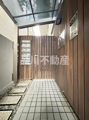 【エントランス】 | Ginkgo Ave | ゆとりのあるエントランスです