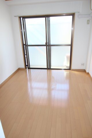ブコウハイツの洋室