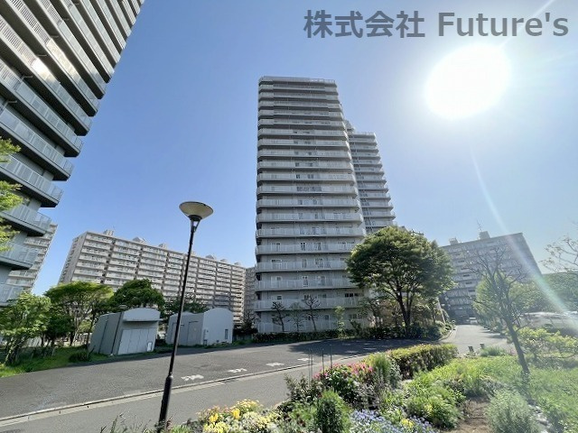 パークフィールドみさとテラ・ウエスト　4街区2号館の外観|きれいに整備された周辺環境で快適に過ごせます