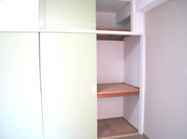 奥行き、横幅も十分な収納です。