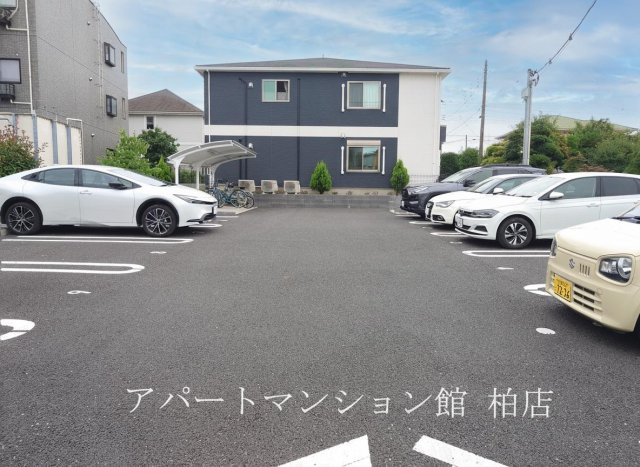 カルマティー~CalmaTi~の駐車場