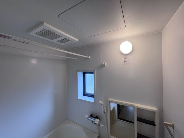 シャーメゾン魚住Bの浴室