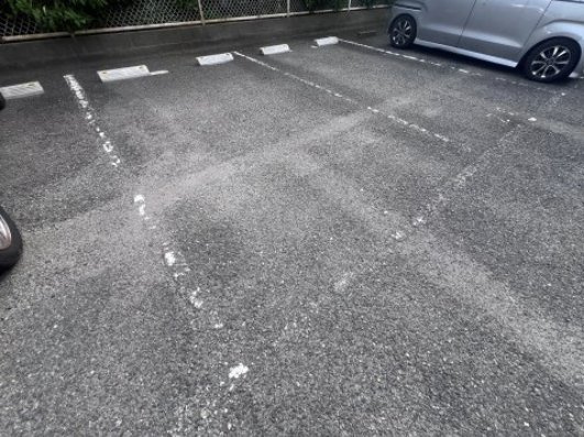シャーメゾン魚住Bの駐車場