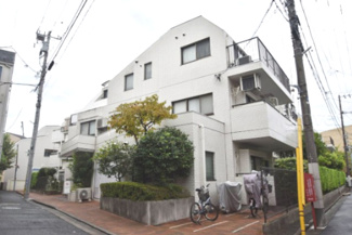 【外観】 | 即日のご見学も可能です！お気軽にお問い合わせください！
手入れの行き届いた外壁やエントランスなど、「見ればわかる」レベルで清潔感を保ったマンションです。築年数を感じさせない姿で皆様をお出迎えします。