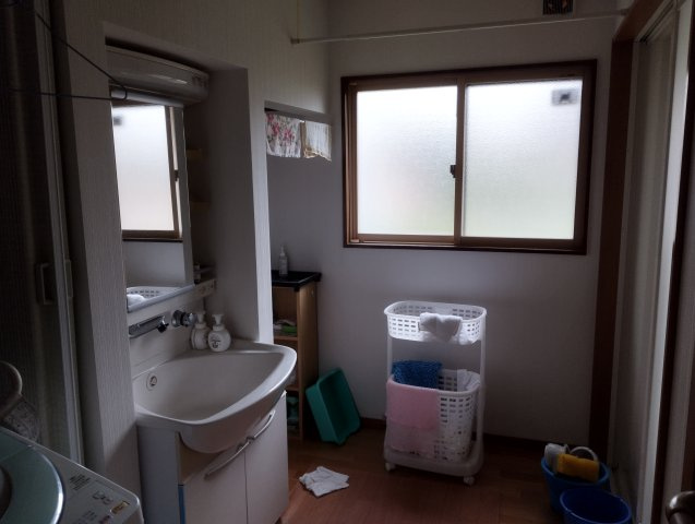 見附市本所1丁目中古戸建の独立洗面台|独立洗面台で身支度をすべて済ませてしまいましょう