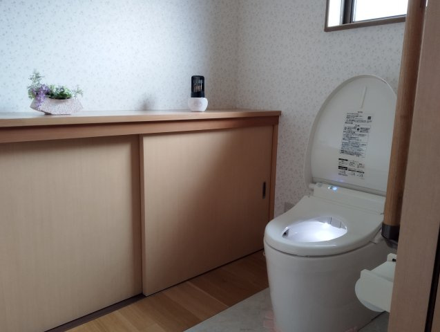 見附市本所1丁目中古戸建のトイレ|清潔感のあるトイレです