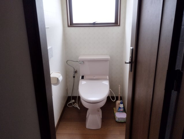 見附市本所1丁目中古戸建のトイレ|コンパクトで使いやすいトイレです