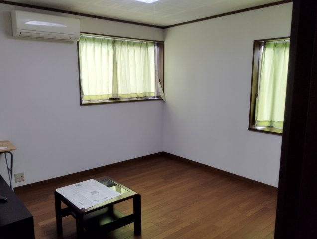 見附市本所1丁目中古戸建の洋室|ゆったりした洋室です