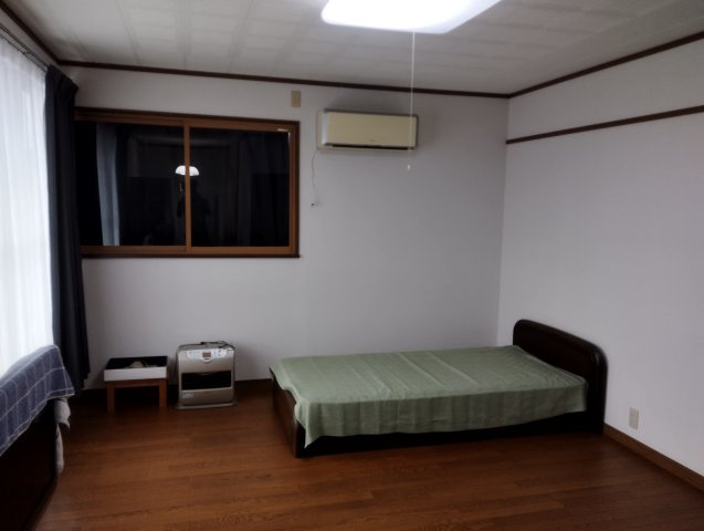 見附市本所1丁目中古戸建の寝室|落ち着いた色調の寝室です