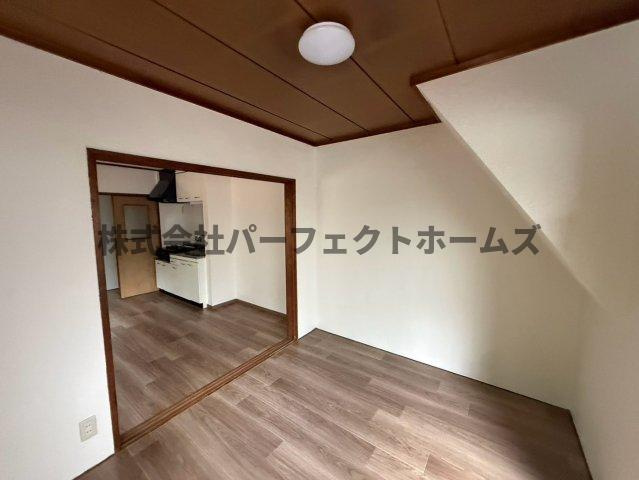 豊里町テラスハウスの洋室|ゆったりした洋室です