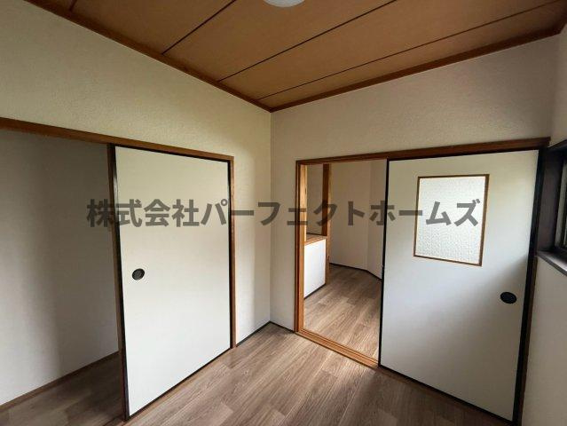 豊里町テラスハウスの洋室|コンパクトで使いやすい洋室です
