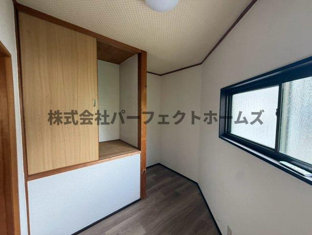 豊里町テラスハウスの洋室|落ち着いた色調の洋室です