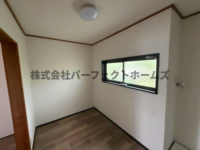 豊里町テラスハウスの洋室|落ち着いた色調の洋室です