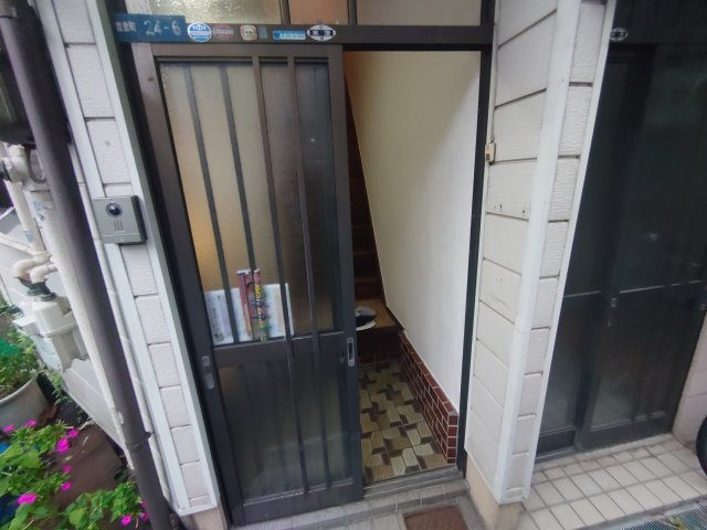 豊里町テラスのエントランス|落ち着いたエントランスです