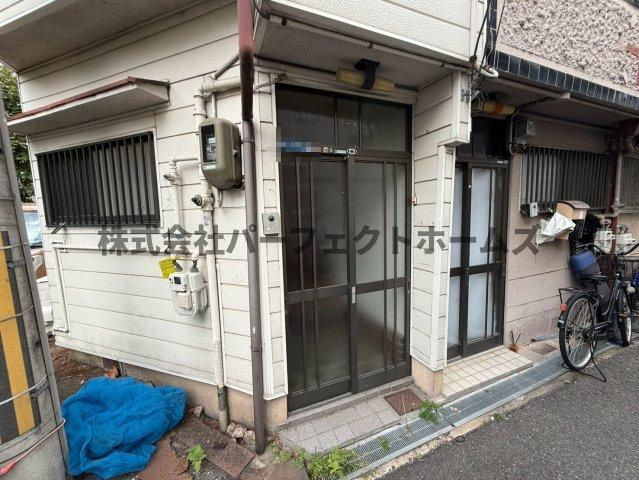 豊里町テラスハウスの玄関|ゆったりとした玄関です