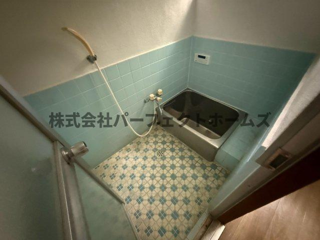 豊里町テラスハウスの浴室|コンパクトで使いやすいお風呂です