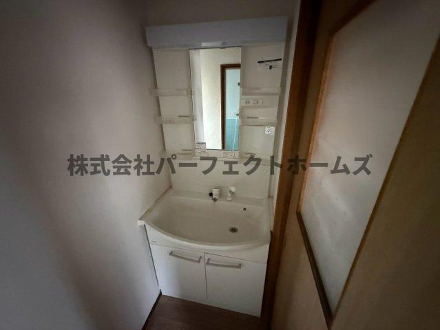 豊里町テラスハウスの洗面所|洗面所です
