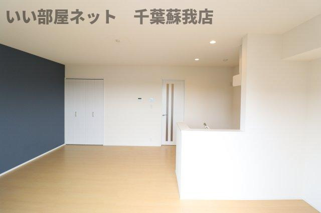 アローズ星久喜の居間・リビング|こちらのリビングで趣味の時間をお楽しみください