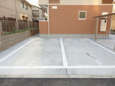 ★敷地内駐車場★（空き状況・使用料等詳細はご確認下さい）