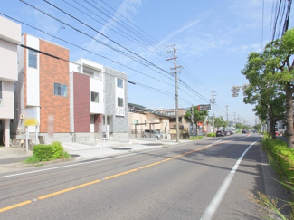 【前面道路含む現地写真】