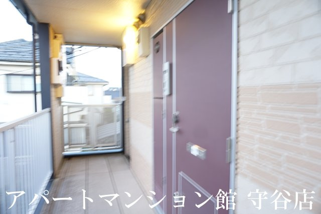 レオパレスステラ0506のエントランス