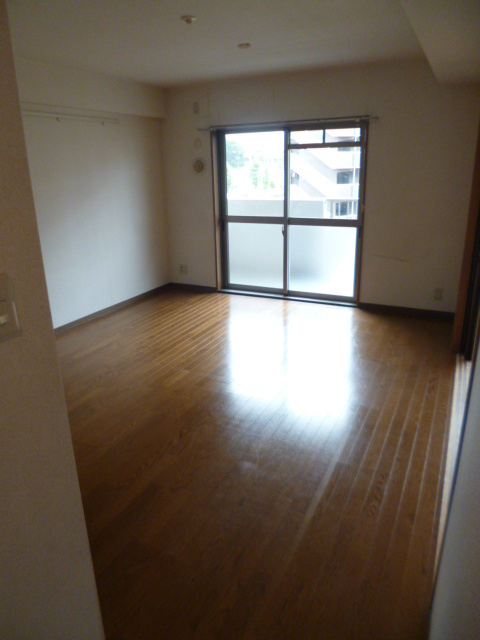 モンドミール和光の居間・リビング|同タイプ別号室参考写真