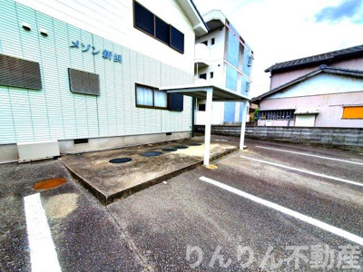 【駐車場】 | メゾン新浜 | 駐車場に車を止められます