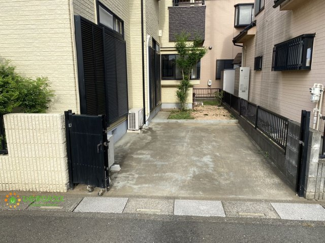 上尾市小泉3丁目　中古一戸建ての駐車場