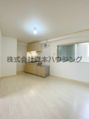 【居間・リビング】 | 　田井町マンション | こちらの居間で趣味の時間をお楽しみください