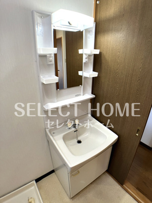 【独立洗面台】 | ソレイユ岩月 | 独立洗面台、小物を置くことができて便利です
