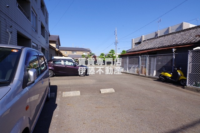 フルーレ辻町の駐車場