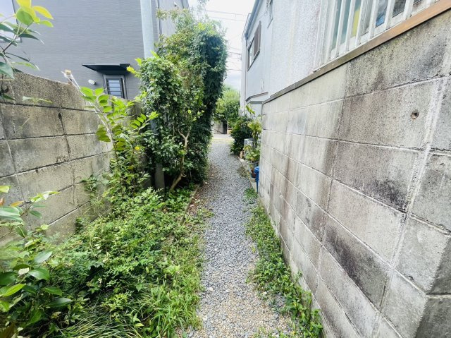 鳴滝桐ケ淵町の前面道路含む現地写真