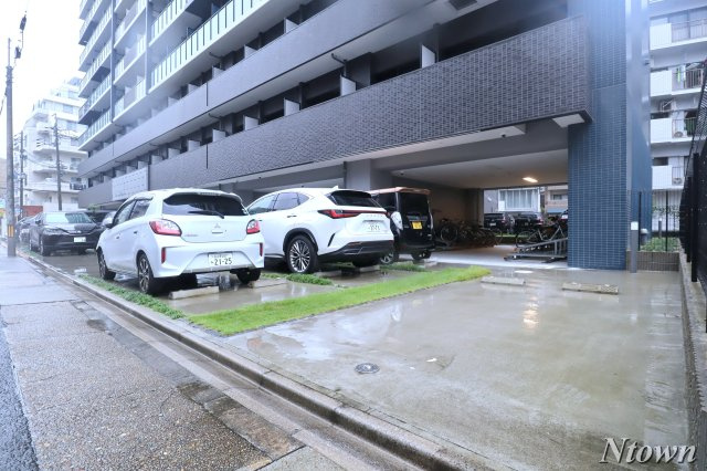 【駐車場】 | プレサンスTHE新栄 | 駐車場に車を止められます