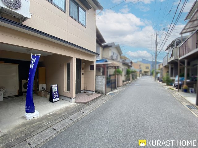 京都市右京区梅津林口町　中古戸建の前面道路含む現地写真