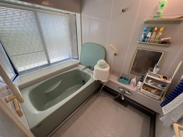 郡築一番町戸建の浴室