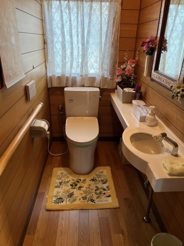 郡築一番町戸建のトイレ