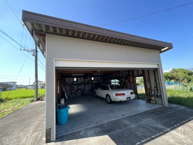 郡築一番町戸建の駐車場