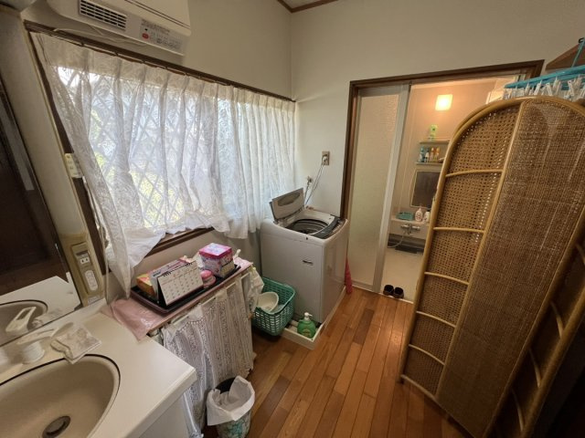 郡築一番町戸建の洗面所