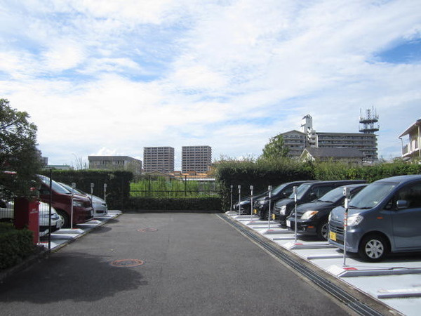 コスモ野洲Ⅱ番館の駐車場