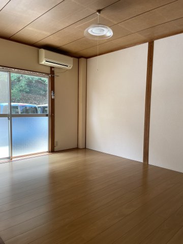 稲毛アパートの洋室