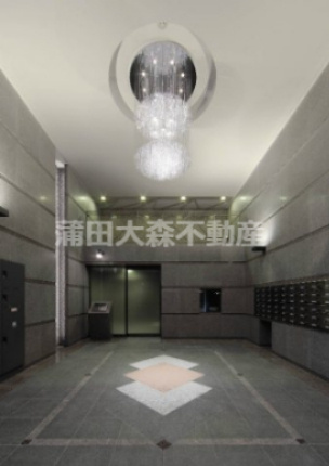 ルーブル京浜蒲田のエントランス|防犯カメラTVモニター付オートロック宅配BOXメールBOX管理人室　
開放的なエントランス！